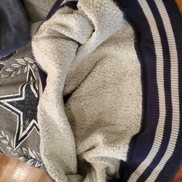 Sweatshirt - Picture 7 of 8